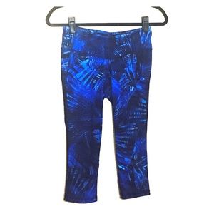 Old Navy Active Cropped Leggings Blue & Black Tropical Print Capri Tights